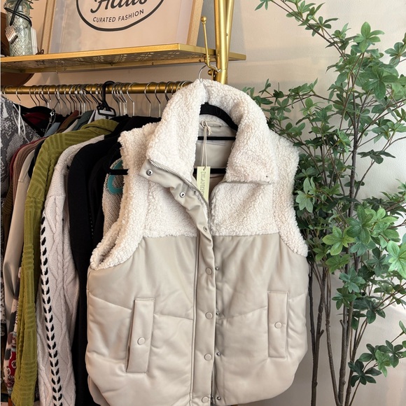 Blank NYC Jackets & Blazers - Blank NYC Women's Cream and White Sherpa Vest